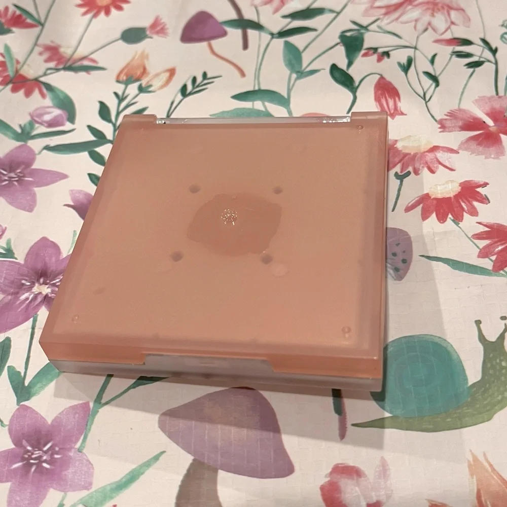 9 Color Neutral Pinky Toned Eyeshadow Palette